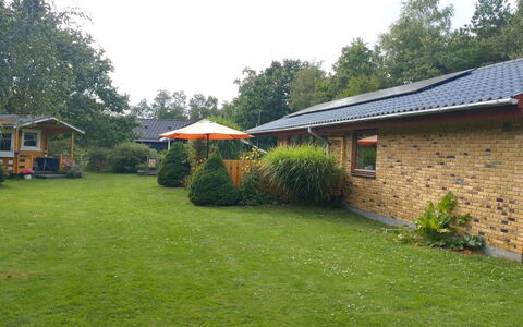 Kasper - 700M from the Sea: Tetto, Casa, Casa, Villetta, Raccordo, Estate, Driveway, Edifici Giardino, Cortile, Capannone