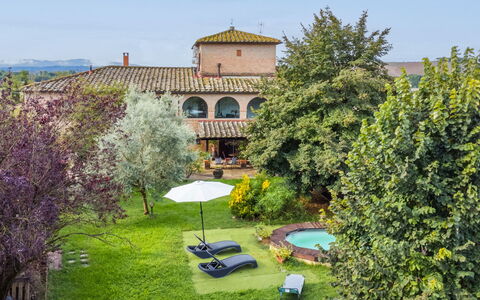 Podere Palazzetto: Pianta, Proprietà, Cielo, Costruzione, Architettura, Albero, Lotto, Arbusto, Paesaggio, Erba