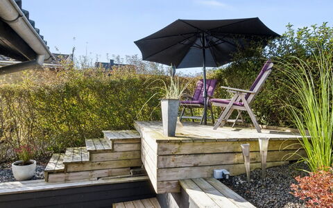 Dagh - 100M from the Sea: Legna, Mobili Da Esterno, Deck, Giardino, Pavimento In Legno, Latifoglie, Materiale Composito, Vaso Di Fiori, Plank, Sedia