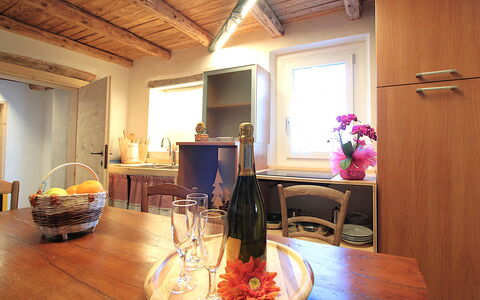 Baita Tersilia Mountain And Lake, Veneto: Mobilia, Interior Design, Pavimentazione, Legna, Pavimento, Soffitto, Cucina & Sala Da Pranzo Tavolo, Sala Da Pranzo, Tavolo, Sedia
