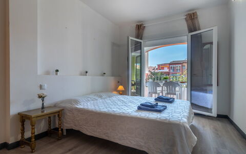 Empuriabrava 476: Camera, Mobilia, Letto, Camera Da Letto, Proprietà, Costruzione, Pavimento, Interior Design, Lenzuolo, Telaio Del Letto