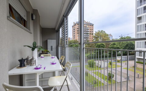 Giulia Apartment: Costruzione, Pianta, Cielo, Pianta Della Casa, Tavolo, Finestra, Nube, Condominio, Pavimento