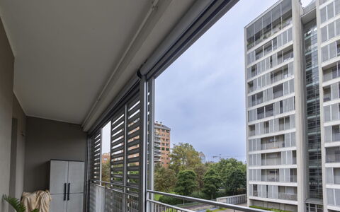 Giulia Apartment: Costruzione, Giorno, Proprietà, Pianta, Cielo, Finestra, Nube, Urban Design, Zona Residenziale, Condominio