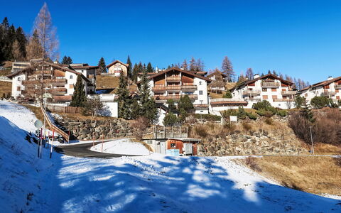 Savognin 140: Albero, Casa, Zona Residenziale, Casa, Inverno, Neve, Insediamento Umano, Congelamento, Pendenza, Villaggio