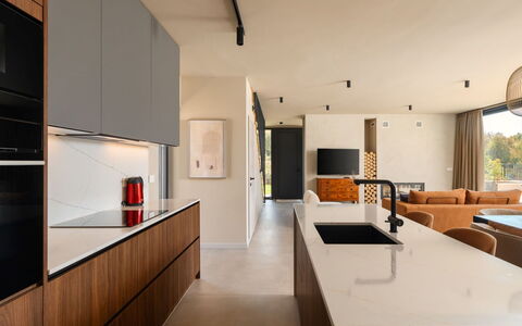 Tia 2: Cabinetry, Legna, Cucina, Controsoffitto, Costruzione, Pavimento, Soggiorno, Pavimentazione, Pianta Della Casa, Finestra