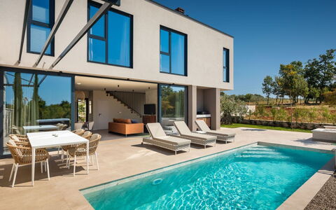 Tia 2: Acqua, Pianta, Proprietà, Piscina, Cielo, Finestra, Costruzione, Azzurro, Illuminazione, Shade
