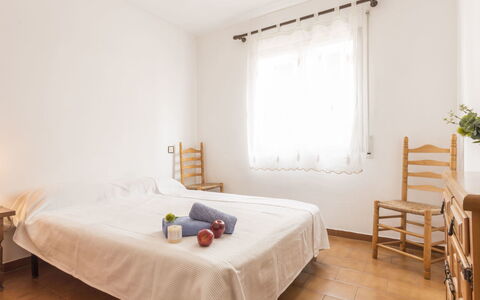 Empuriabrava 530: Camera Da Letto, Mobilia, Letto, Camera, Proprietà, Lenzuolo, Telaio Del Letto, Interior Design, Materasso, Pavimento
