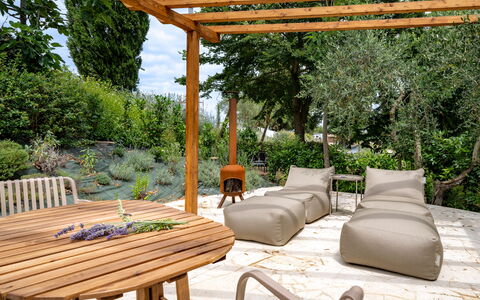 Correggiolo Spereto Apartment With Pool, Montaione: Mobilia, Legna, Mobili Da Esterno, Giardino, Sedia, Shade, Backyard, Latifoglie, Struttura Esterna, Color Legno