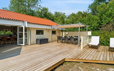 Vamika - 300M from the Sea: Legna, Deck, Latifoglie, Shade, Color Legno, Plank, Villetta, Portico, Struttura Esterna, Mobili Da Esterno
