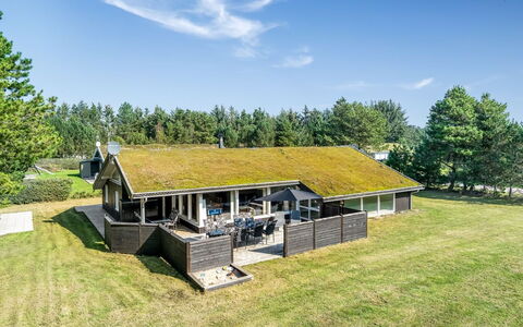 Arild - 900M from the Sea: Mobilia, Interior Design, Sedia, Pavimentazione, Tavolo, Ricorrere, Pavimento, Soffitto, Camera, Eco Hotel
