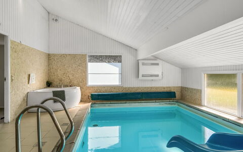 Arild - 900M from the Sea: Mobilia, Interior Design, Sedia, Pavimentazione, Tavolo, Ricorrere, Pavimento, Soffitto, Camera, Eco Hotel