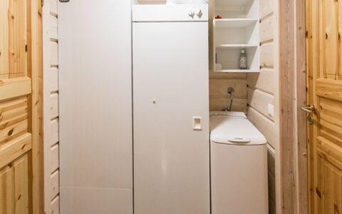 Eki-Ylläs a: Mobilia, Interior Design, Pavimentazione, Pavimento, Tavolo, Soffitto, Cucina & Sala Da Pranzo Tavolo, Illuminazione, Sedia, Casa