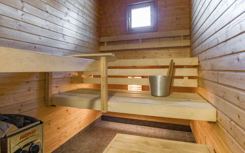 Eki-Ylläs a: Mobilia, Interior Design, Pavimentazione, Pavimento, Tavolo, Soffitto, Cucina & Sala Da Pranzo Tavolo, Illuminazione, Sedia, Casa