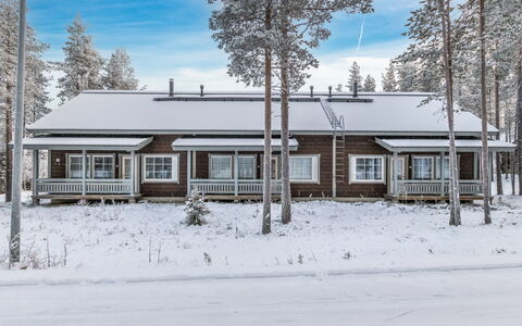 Eki-Ylläs a: Mobilia, Interior Design, Pavimentazione, Pavimento, Tavolo, Soffitto, Cucina & Sala Da Pranzo Tavolo, Illuminazione, Sedia, Casa