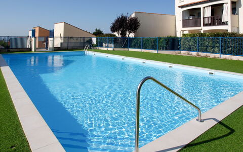 Port Saint-Jacques: Piscina, Blu, Zona Residenziale, Ricorrere, Materiale Composito, Tempo Libero, Shade, Terme, Estate, Hacienda