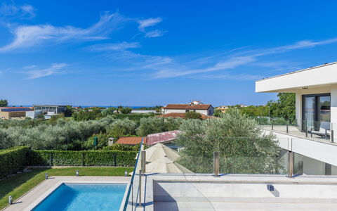 Bianca: Nube, Cielo, Proprietà, Pianta, Blu, Costruzione, Acqua, Azzurro, Urban Design, Casa