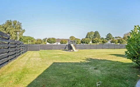 Hedde - 100M from the Sea: Blu, Arbusto, Villetta, Groundcover, Giardino, Estate, Shade, Landscaping, Agriturismo, Eco Hotel
