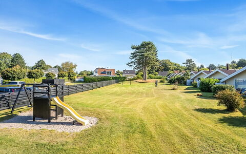 Hedde - 100M from the Sea: Blu, Arbusto, Villetta, Groundcover, Giardino, Estate, Shade, Landscaping, Agriturismo, Eco Hotel