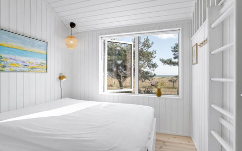Kaila - 50M from the Sea: Legna, Camera Da Letto, Soffitto, Plank, Latifoglie, Pavimento In Legno, Bedding, Letto, Design, Color Legno