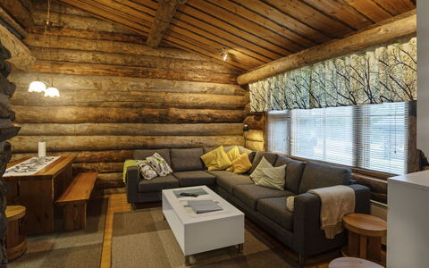 Kaukonkelo: Mobilia, Interior Design, Pavimentazione, Legna, Soffitto, Pavimento, Divano, Camera, Soggiorno, Casa