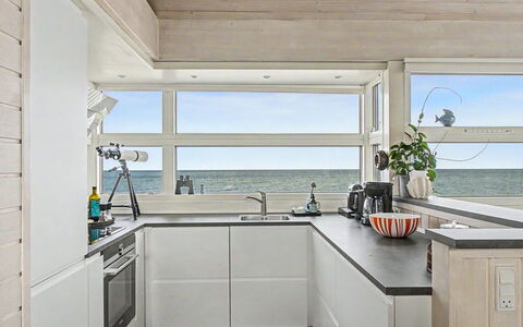 Diderik - 5M from the Sea: Cucina, Pavimentazione, Controsoffitto, Interior Design, Legna, Pavimento, Soffitto, Elettrodomestico Da Cucina, Mobilia, Cabinetry