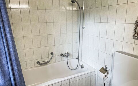 Chalet Tannengüetli: Idraulico Fixture, Soffione Doccia, Rubinetto, Bagno, Doccia, Vasca Da Bagno, Interior Design, Pavimento