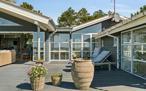 Hening - 50M from the Sea: Erba, Legna, Area Rurale, Arbusto, Villetta, Tetto, Plain, Lotto, Casa, Groundcover