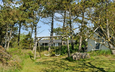 Hening - 50M from the Sea: Ricreazione, Pubblicità, Parco, Banner, Cartello, Sentiero