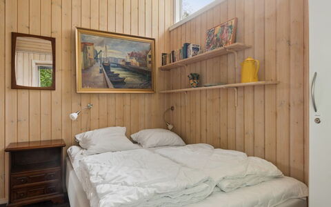 Tyyne - 250M from the Sea: Camera Da Letto, Parete, Letto, Legna, Pavimentazione, Pavimento, Interior Design, Lenzuolo, Mobilia, Bedding