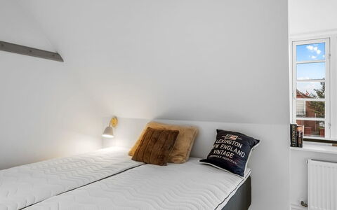 Alexi - 500M from the Sea: Camera Da Letto, Pavimentazione, Legna, Letto, Pavimento, Interior Design, Bedding, Lenzuolo, Biancheria, Telaio Del Letto