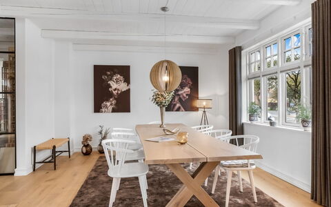 Alexi - 500M from the Sea: Mobilia, Pavimentazione, Interior Design, Pavimento, Pavimento In Legno, Legna, Tavolo, Cucina & Sala Da Pranzo Tavolo, Sala Da Pranzo, Sedia
