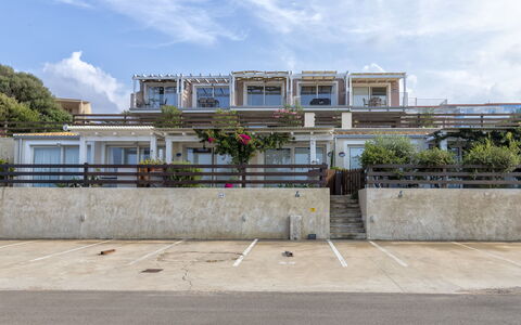 Attico Vista Isola: Cielo, Proprietà, Costruzione, Neve, Albero, Montagna, Urban Design, Pendenza, Palazzone, Condominio