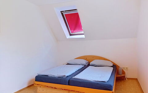 Green Valley Park Stárkov 10: Legna, Camera Da Letto, Mobilia, Pavimento, Letto, Pavimentazione, Interior Design, Telaio Del Letto, Lenzuolo, Bedding