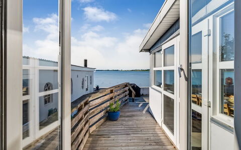 Thermund - 5M from the Sea: Legna, Casa, Portico, Deck, Latifoglie, Tetto, Color Legno, Pavimento In Legno, Eco Hotel