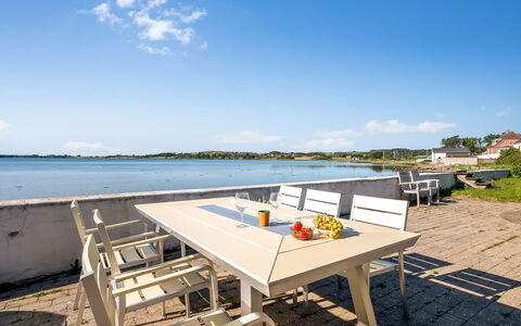 Thermund - 5M from the Sea: Legna, Casa, Portico, Deck, Latifoglie, Tetto, Color Legno, Pavimento In Legno, Eco Hotel