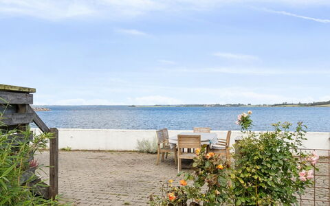 Thermund - 5M from the Sea: Legna, Casa, Portico, Deck, Latifoglie, Tetto, Color Legno, Pavimento In Legno, Eco Hotel