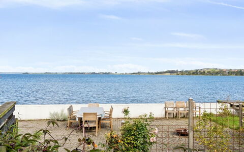 Thermund - 5M from the Sea: Legna, Casa, Portico, Deck, Latifoglie, Tetto, Color Legno, Pavimento In Legno, Eco Hotel