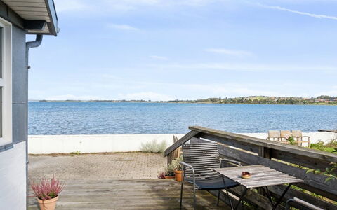 Thermund - 5M from the Sea: Legna, Casa, Portico, Deck, Latifoglie, Tetto, Color Legno, Pavimento In Legno, Eco Hotel