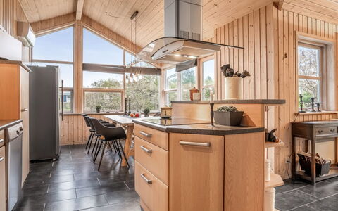 Frido - 500M from the Sea: Cucina, Legna, Soffitto, Interior Design, Controsoffitto, Mobilia, Cabinetry, Pavimentazione, Elettrodomestico Da Cucina, Lampada