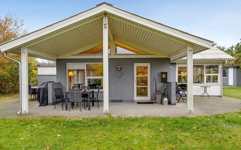 Frido - 500M from the Sea: Tetto, Casa, Casa, Villetta, Porta, Raccordo, Estate, Portico, Cortile, Shade
