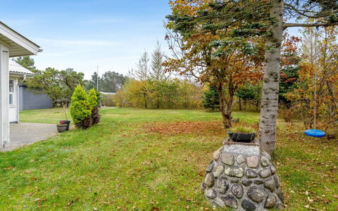 Frido - 500M from the Sea: Erba, Arbusto, Giardino, Lotto, Prato, Groundcover, Landscaping, Prato, Cortile, Parco