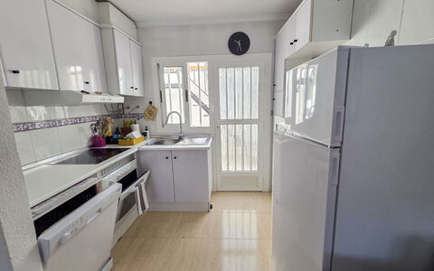 Hamber: Apparecchio Major, Elettrodomestico Da Cucina, Cucina, Pavimentazione, Legna, Pavimento, Cabinetry, Controsoffitto, Interior Design, Elettrodomestico