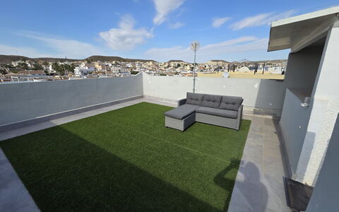 Hamber: Appartamento, Balcone, Erba Sintetica, Cortile, Illuminazione Diurna