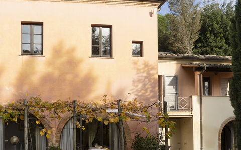 Borgo Dolciano: Costruzione, Pianta, Cielo, Nube, Finestra, Albero, Casa, Villetta, Facciata, Arecales