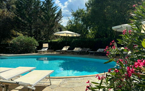 Borgo Dolciano: Piscina, Mobili Da Esterno, Arbusto, Mobilia, Ricorrere, Giardino, Shade, Landscaping, Ombrello, Eco Hotel