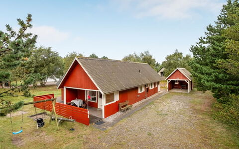 Knud - 2.5Km from the Sea: Tetto, Casa, Casa, Villetta, Porta, Raccordo, Deck, Portico, Plank, Latifoglie