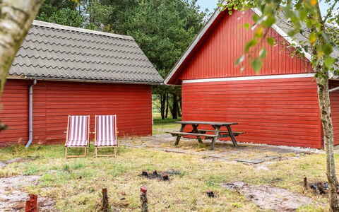 Knud - 2.5Km from the Sea: Tetto, Casa, Casa, Villetta, Porta, Raccordo, Deck, Portico, Plank, Latifoglie