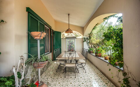 Villa Solaria with Private Pool: Pianta, Costruzione, Mobilia, Pianta Della Casa, Sedia, Vaso Di Fiori, Finestra, Cornice, Divano, Illuminazione