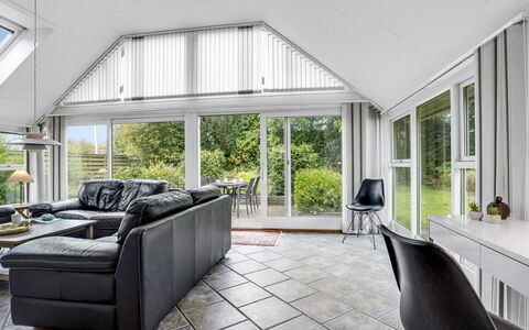 Frida - 125M from the Sea: Legna, Mobilia, Appartamento, Camera, Soffitto, Color Legno, Sedia, Latifoglie, Vernice, Legname