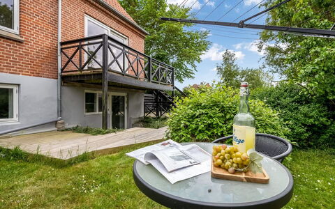 Anetta - 300M from the Sea: Legna, Casa, Portico, Deck, Latifoglie, Tetto, Color Legno, Pavimento In Legno, Eco Hotel